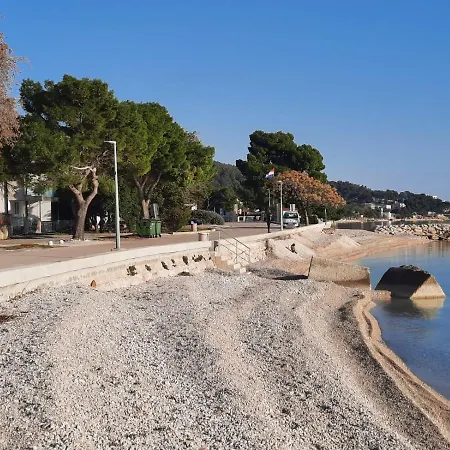 Ena Diva アパート ザオストログ